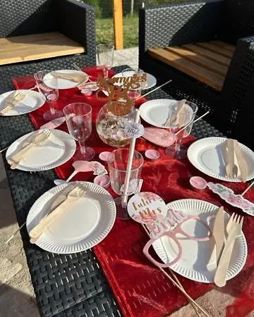 בית נופש Jerry's באניה לוקה