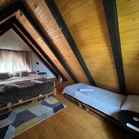 Jerry's באניה לוקה