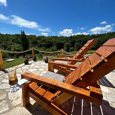 בית נופש Jerry's באניה לוקה